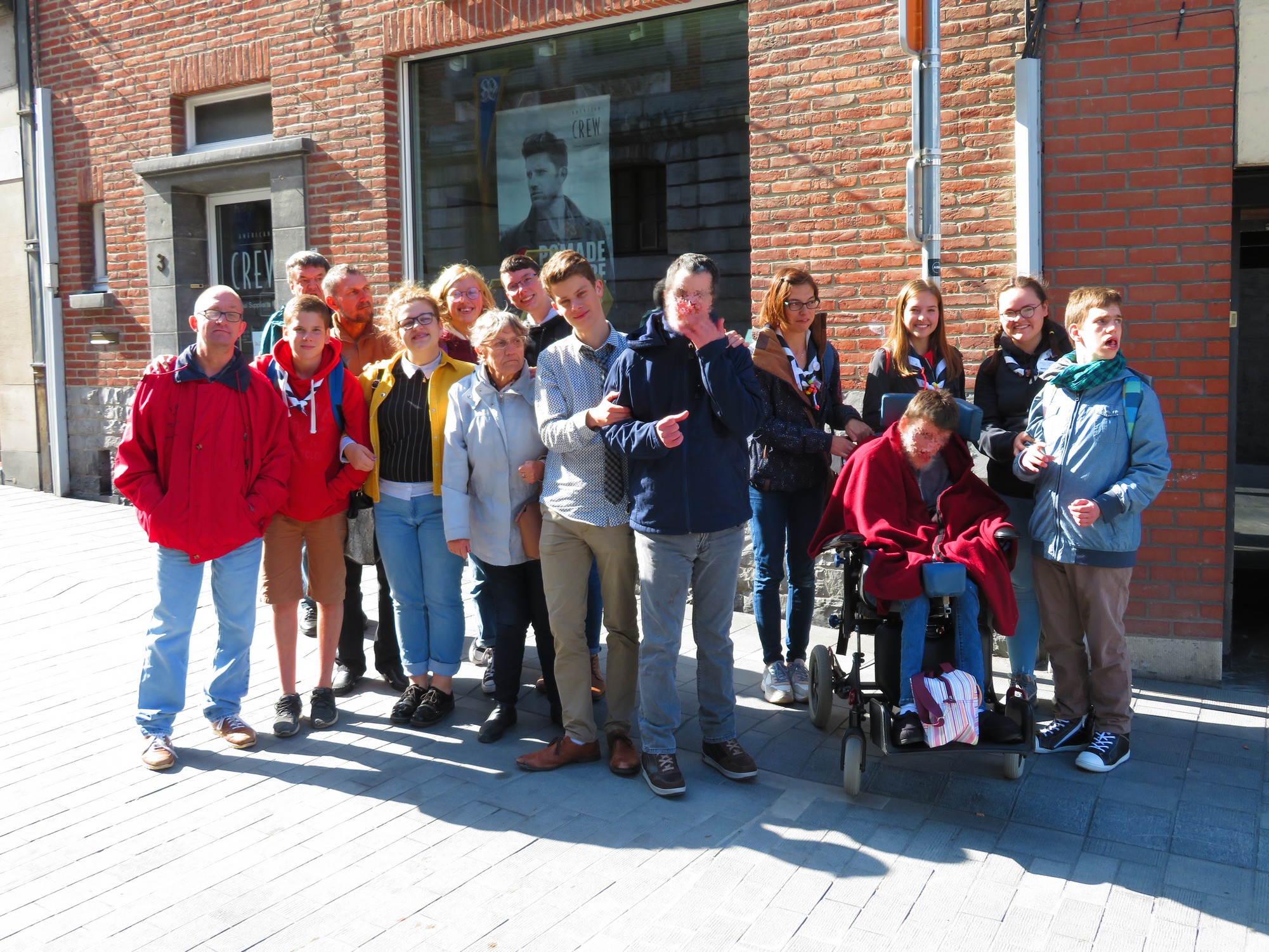 Groupe de jeunes et de personnes en situation de handicap